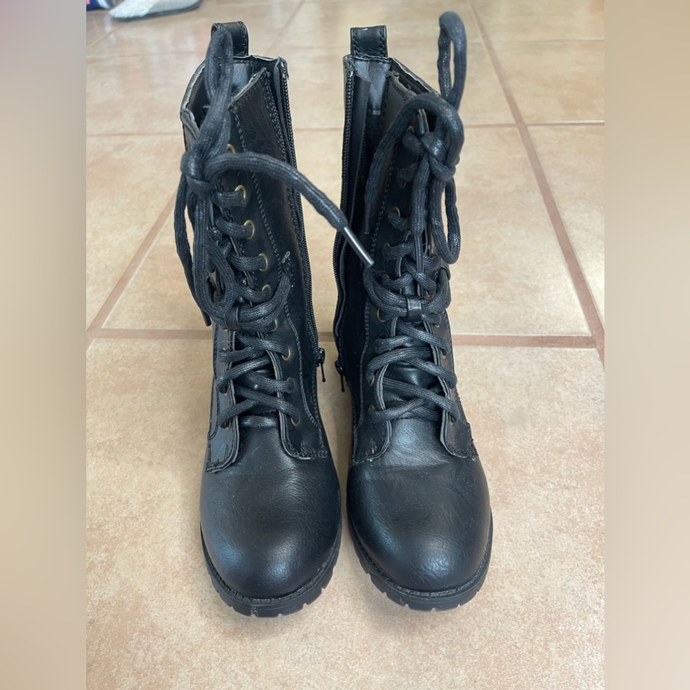 Black combat boots, size 6, never worn